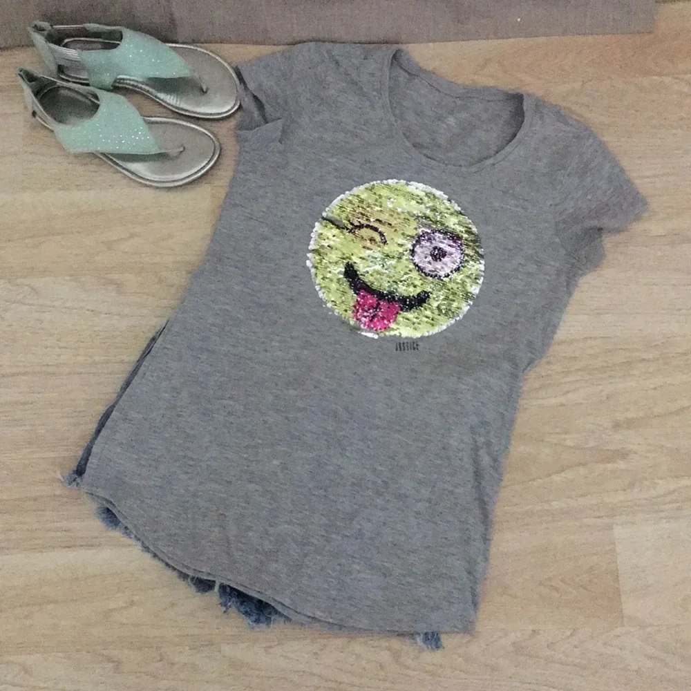 2/$25 Listing ⬇️ 2 in 1 - Justice Flip Sequin Silly Face Heart Eyes Emojis Tee